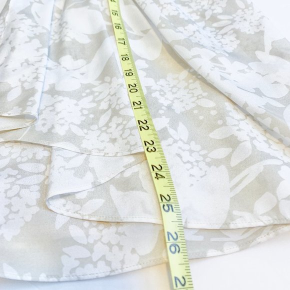 Sz 4 Light Beige and White Short Express Dress - Picture 7 of 9